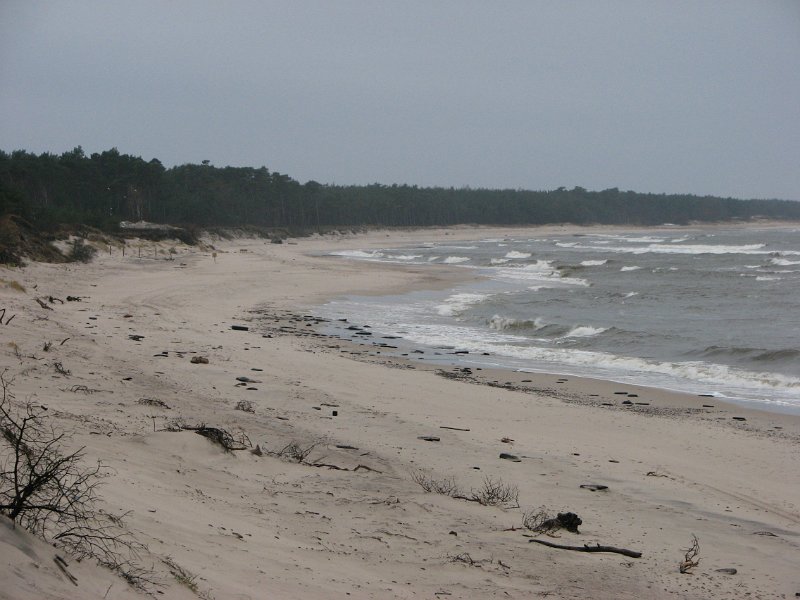 Plaża od strony poligonu ćwiczeń wojsk NATO